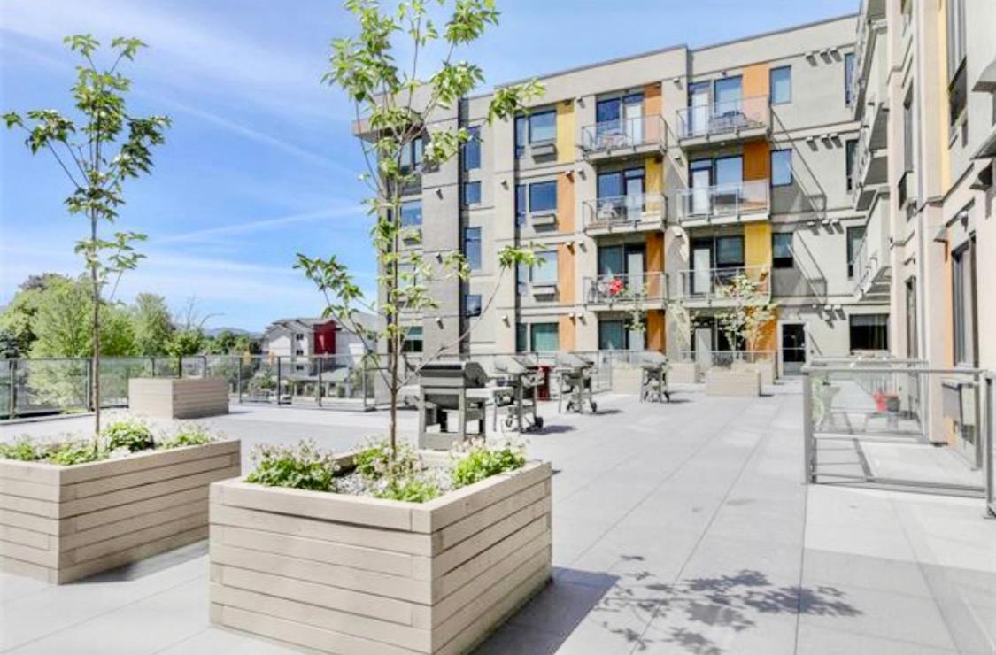 Appartement Modern And Cozy Courtyard View à Kelowna Extérieur photo